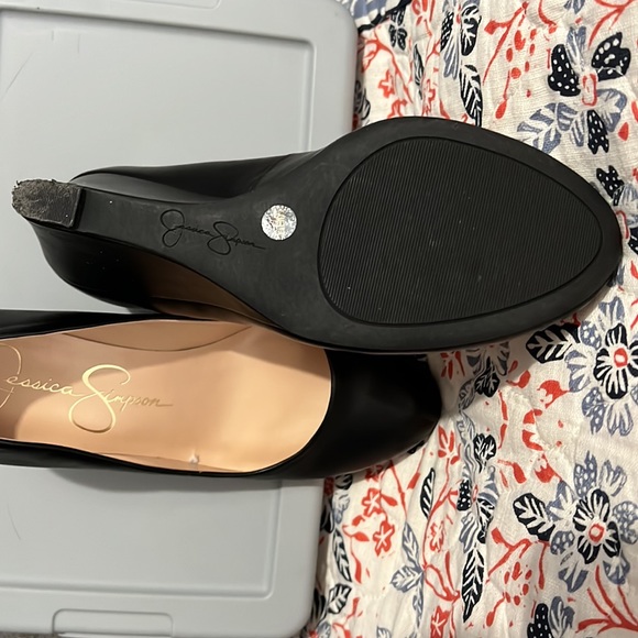 Only wore twice. Shoe size run small. Very cute! - Picture 4 of 4